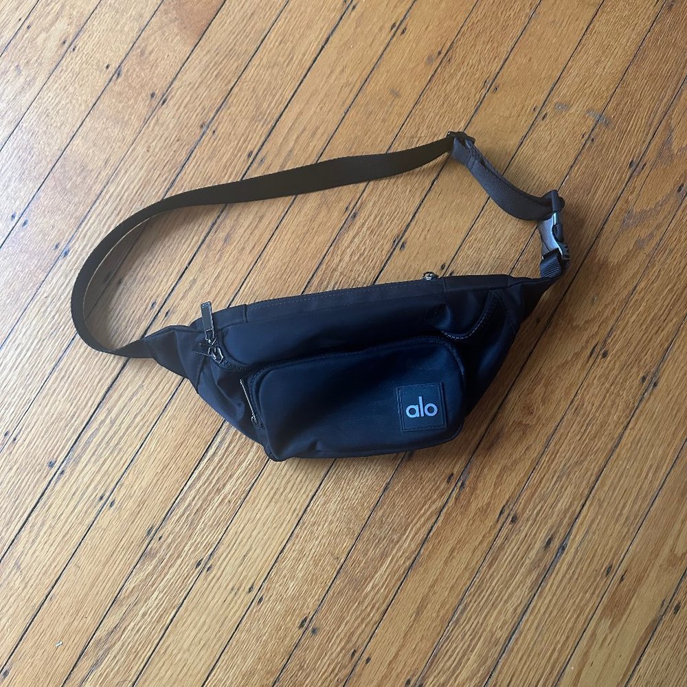 Alo Explorer Fanny Pack